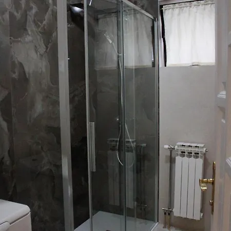 Royal * באניה לוקה